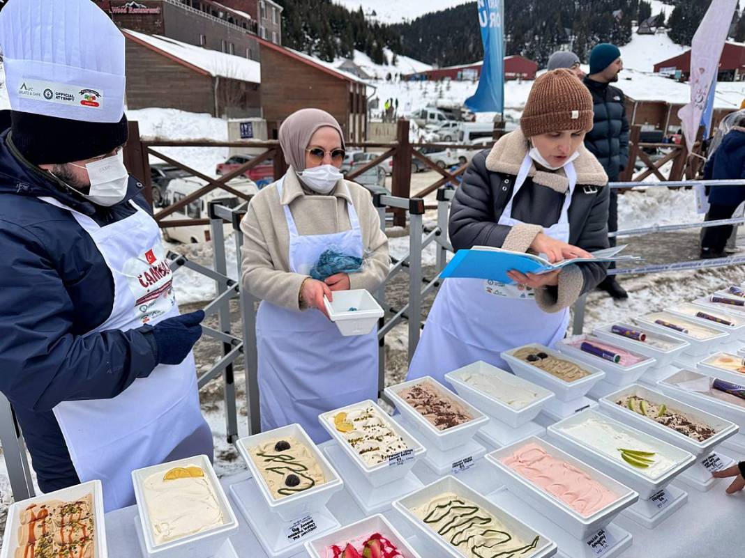 Dünyanın en fazla çeşidi olan dondurması hayrete düşürdü! Guinness Rekorlar Kitabı'na adını yazdırdı 4